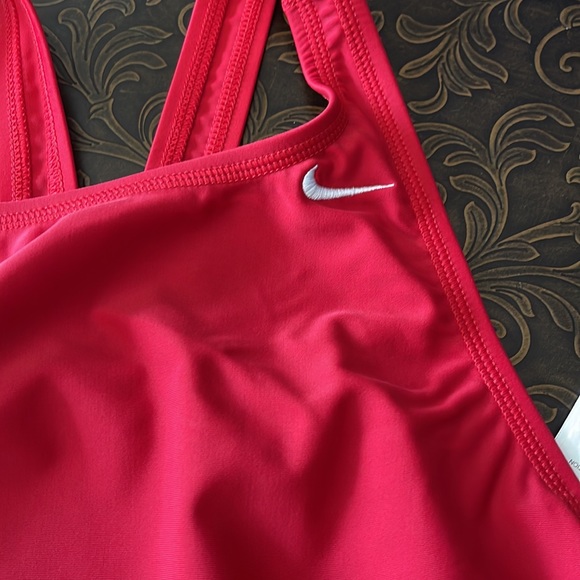Nike One Piece preowned Racerback Swimsuit Powerback Solid Red Womens size 8 - Picture 2 of 6